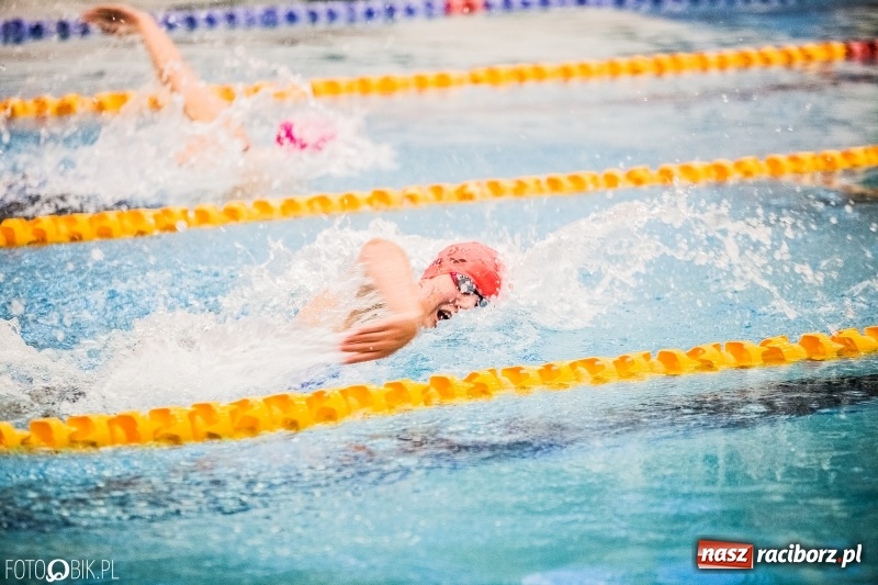Zdjęcie w galerii na portalu naszraciborz.pl: Międzynarodowe Zawody Pływackie o Puchar Dyrektora ZSOMS wiadomości z regionu