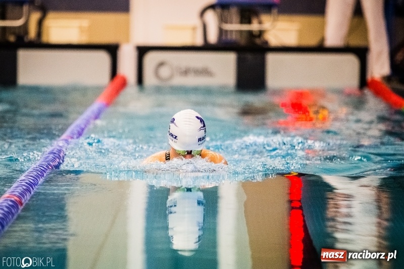Zdjęcie w galerii na portalu naszraciborz.pl: Międzynarodowe Zawody Pływackie o Puchar Dyrektora ZSOMS wiadomości z regionu