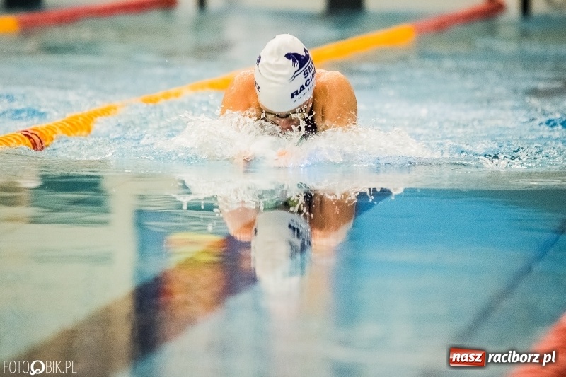 Zdjęcie w galerii na portalu naszraciborz.pl: Międzynarodowe Zawody Pływackie o Puchar Dyrektora ZSOMS wiadomości z regionu