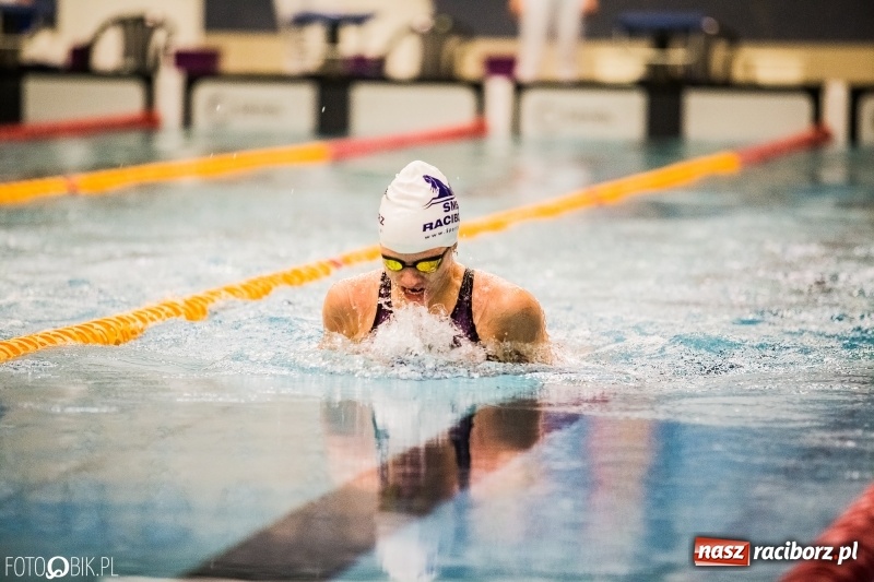 Zdjęcie w galerii na portalu naszraciborz.pl: Międzynarodowe Zawody Pływackie o Puchar Dyrektora ZSOMS wiadomości z regionu