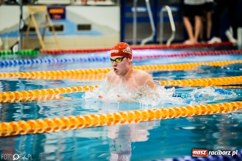 Zdjęcie w galerii na portalu naszraciborz.pl: Międzynarodowe Zawody Pływackie o Puchar Dyrektora ZSOMS wiadomości z regionu