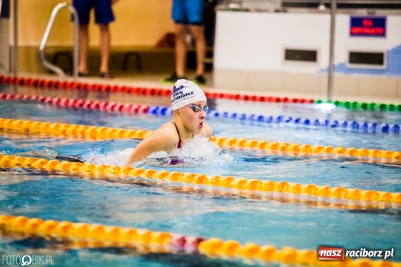 Zdjęcie w galerii na portalu naszraciborz.pl: Międzynarodowe Zawody Pływackie o Puchar Dyrektora ZSOMS wiadomości z regionu