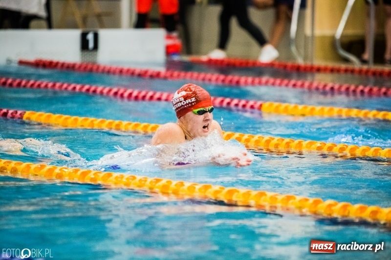 Zdjęcie w galerii na portalu naszraciborz.pl: Międzynarodowe Zawody Pływackie o Puchar Dyrektora ZSOMS wiadomości z regionu
