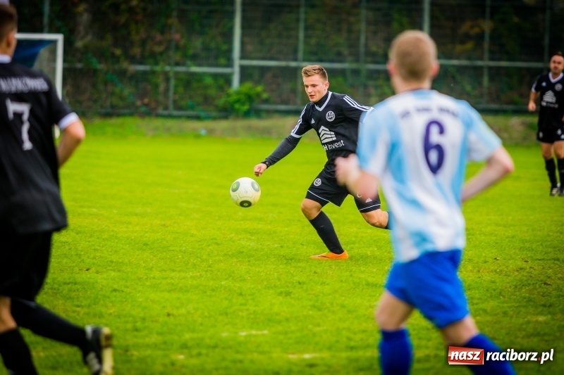 Zdjęcie w galerii na portalu naszraciborz.pl: Niespodziewana wygrana Naprzodu Krzyżkowice w Markowicach wiadomości z regionu