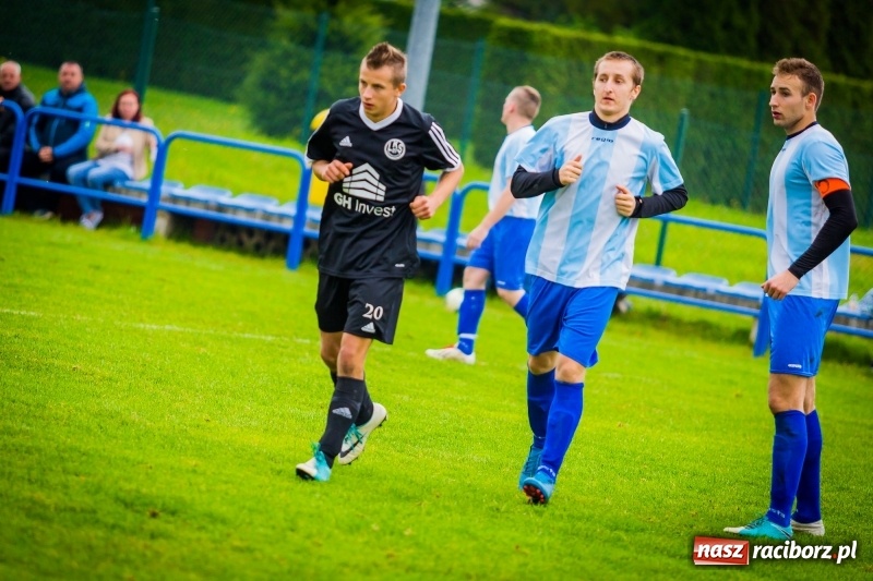 Zdjęcie w galerii na portalu naszraciborz.pl: Niespodziewana wygrana Naprzodu Krzyżkowice w Markowicach wiadomości z regionu
