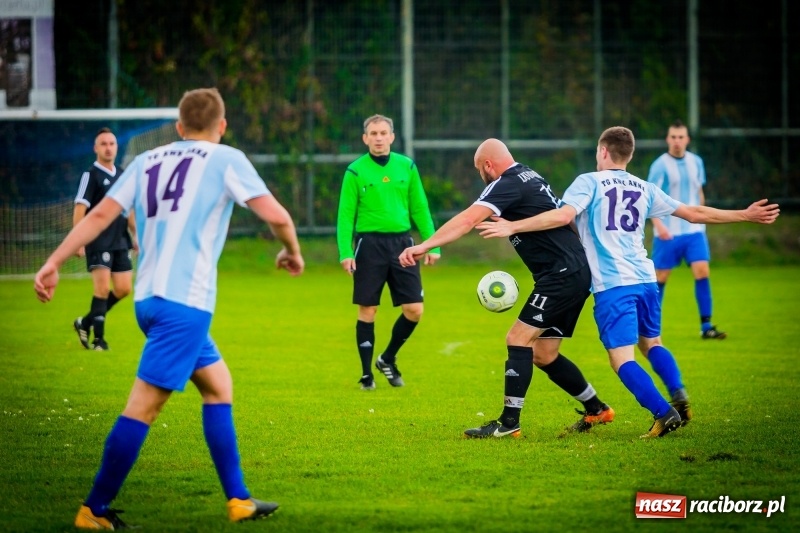 Zdjęcie w galerii na portalu naszraciborz.pl: Niespodziewana wygrana Naprzodu Krzyżkowice w Markowicach wiadomości z regionu