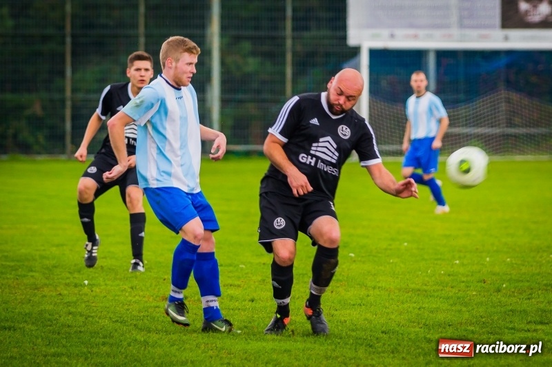 Zdjęcie w galerii na portalu naszraciborz.pl: Niespodziewana wygrana Naprzodu Krzyżkowice w Markowicach wiadomości z regionu
