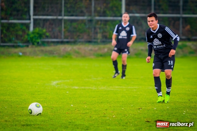 Zdjęcie w galerii na portalu naszraciborz.pl: Niespodziewana wygrana Naprzodu Krzyżkowice w Markowicach wiadomości z regionu