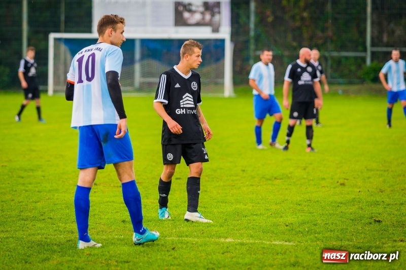 Zdjęcie w galerii na portalu naszraciborz.pl: Niespodziewana wygrana Naprzodu Krzyżkowice w Markowicach wiadomości z regionu