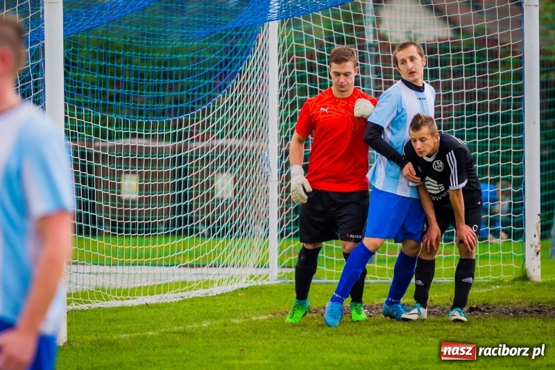 Zdjęcie w galerii na portalu naszraciborz.pl: Niespodziewana wygrana Naprzodu Krzyżkowice w Markowicach wiadomości z regionu