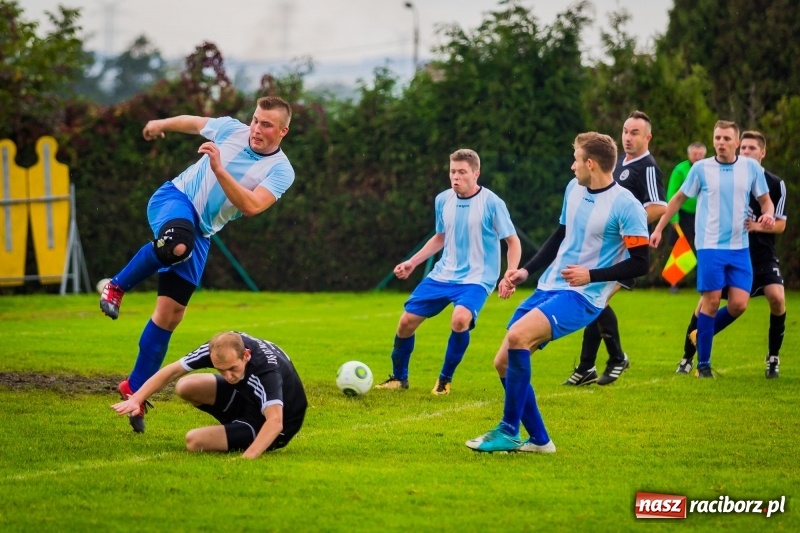 Zdjęcie w galerii na portalu naszraciborz.pl: Niespodziewana wygrana Naprzodu Krzyżkowice w Markowicach wiadomości z regionu