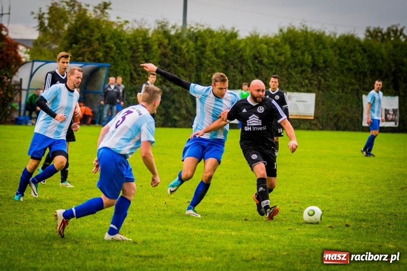 Zdjęcie w galerii na portalu naszraciborz.pl: Niespodziewana wygrana Naprzodu Krzyżkowice w Markowicach wiadomości z regionu