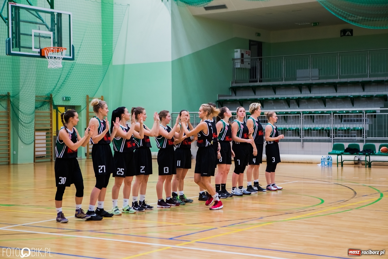 Zdjęcie w galerii na portalu naszraciborz.pl: Historyczny mecz za nami. Koszykarki RKK AZS Racibórz po raz pierwszy powalczyły o punkty wiadomości z regionu