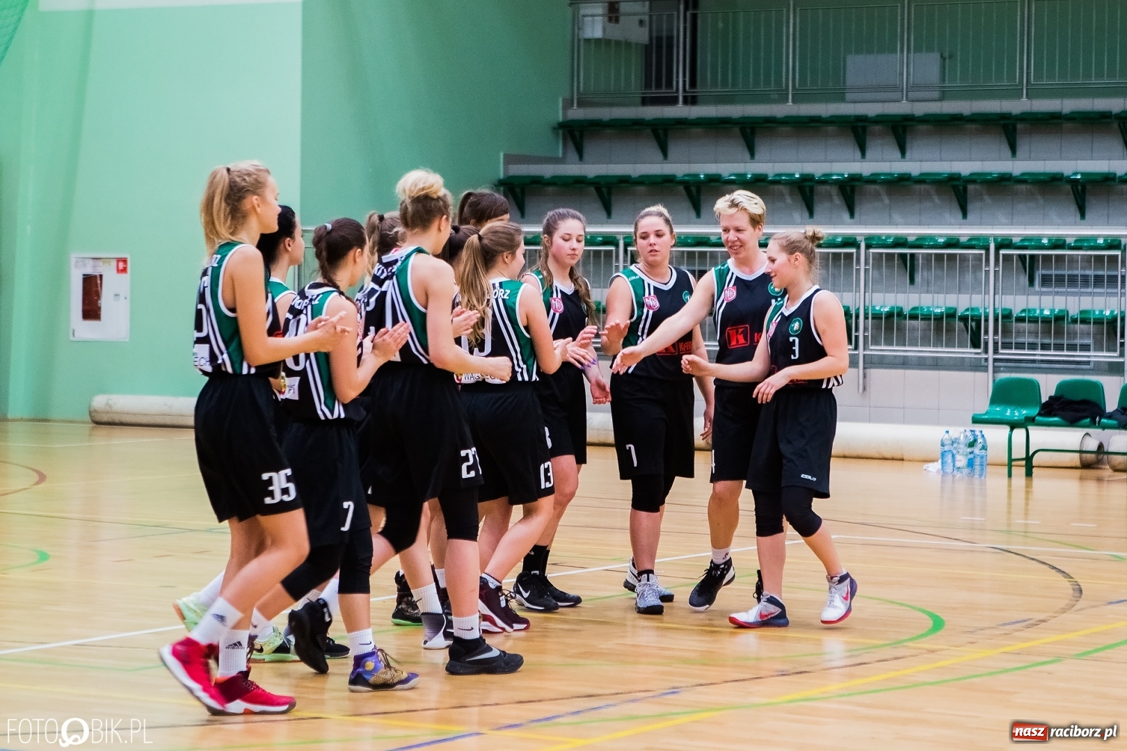 Zdjęcie w galerii na portalu naszraciborz.pl: Historyczny mecz za nami. Koszykarki RKK AZS Racibórz po raz pierwszy powalczyły o punkty wiadomości z regionu