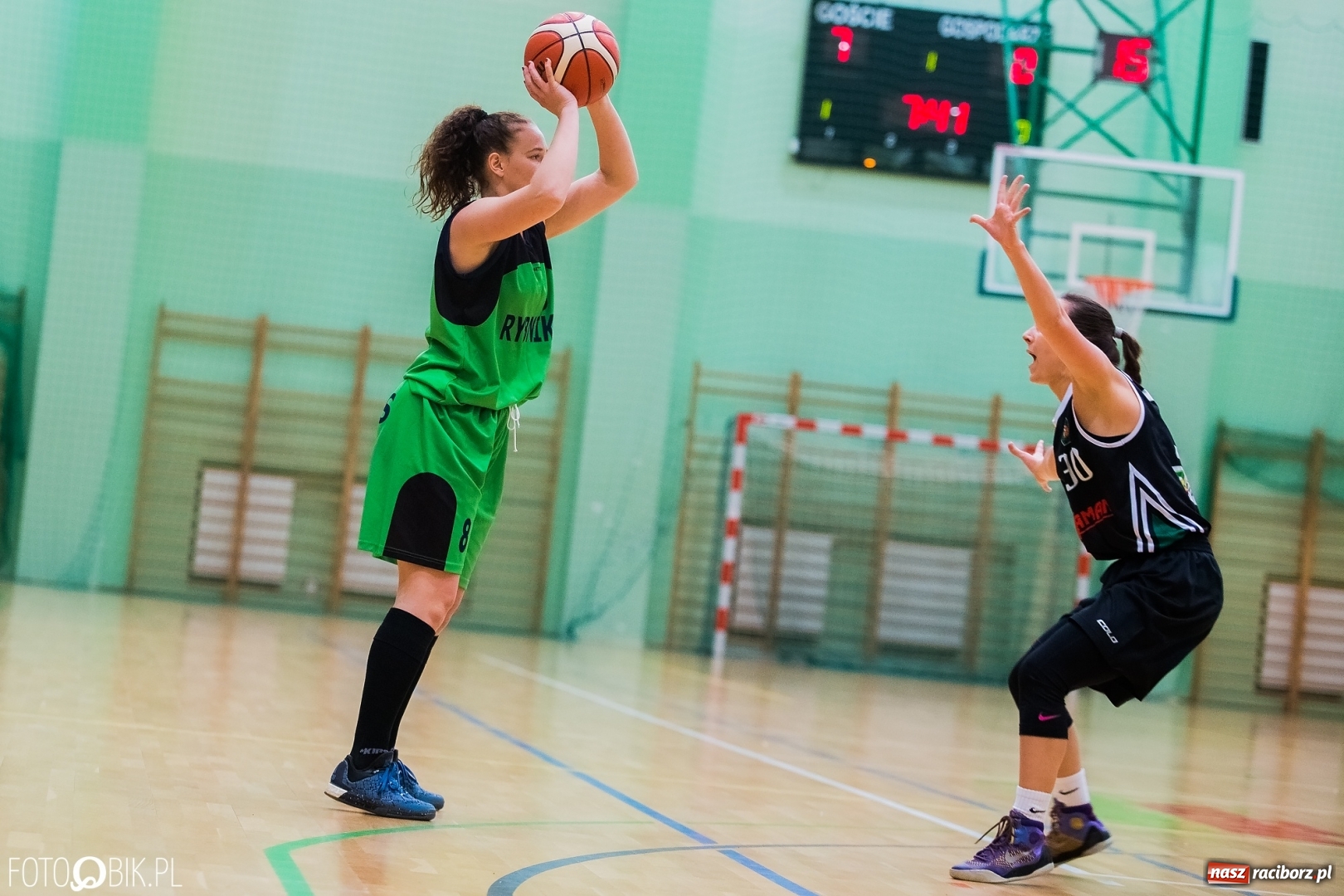 Zdjęcie w galerii na portalu naszraciborz.pl: Historyczny mecz za nami. Koszykarki RKK AZS Racibórz po raz pierwszy powalczyły o punkty wiadomości z regionu