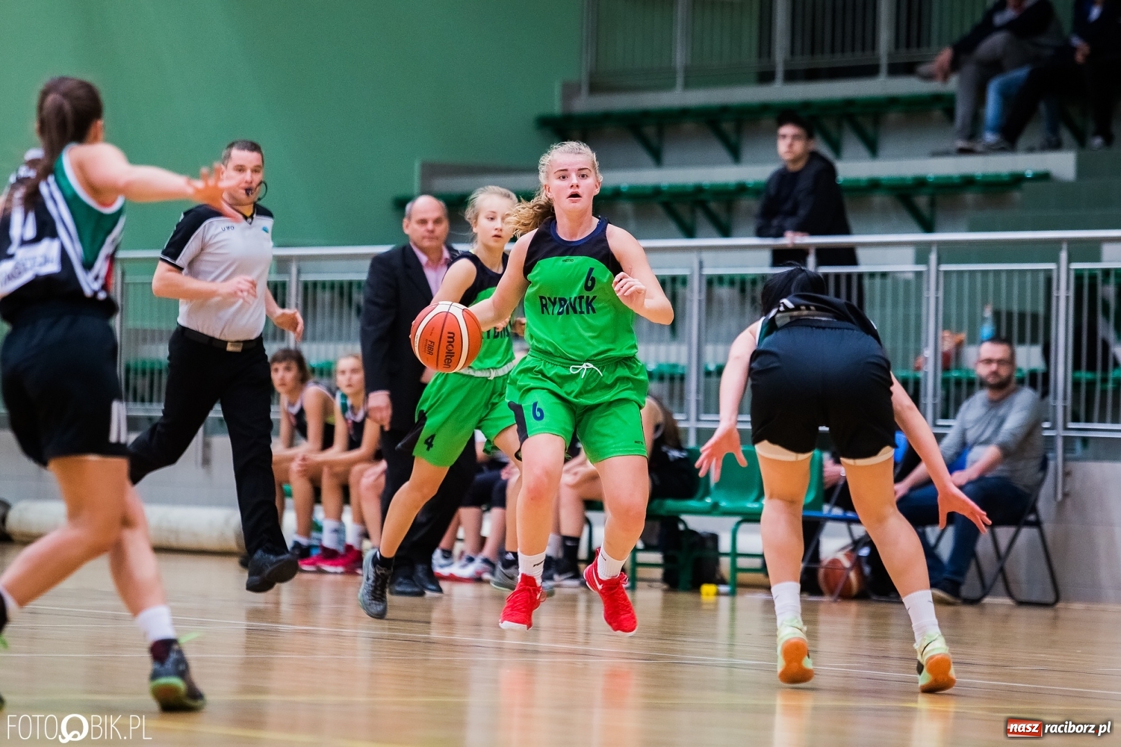 Zdjęcie w galerii na portalu naszraciborz.pl: Historyczny mecz za nami. Koszykarki RKK AZS Racibórz po raz pierwszy powalczyły o punkty wiadomości z regionu