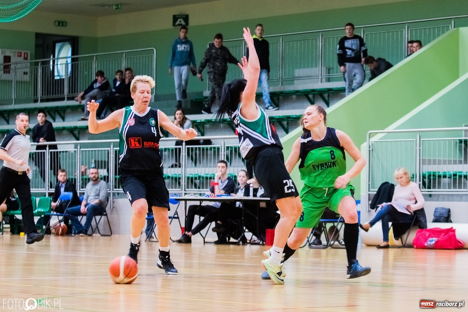 Zdjęcie w galerii na portalu naszraciborz.pl: Historyczny mecz za nami. Koszykarki RKK AZS Racibórz po raz pierwszy powalczyły o punkty wiadomości z regionu