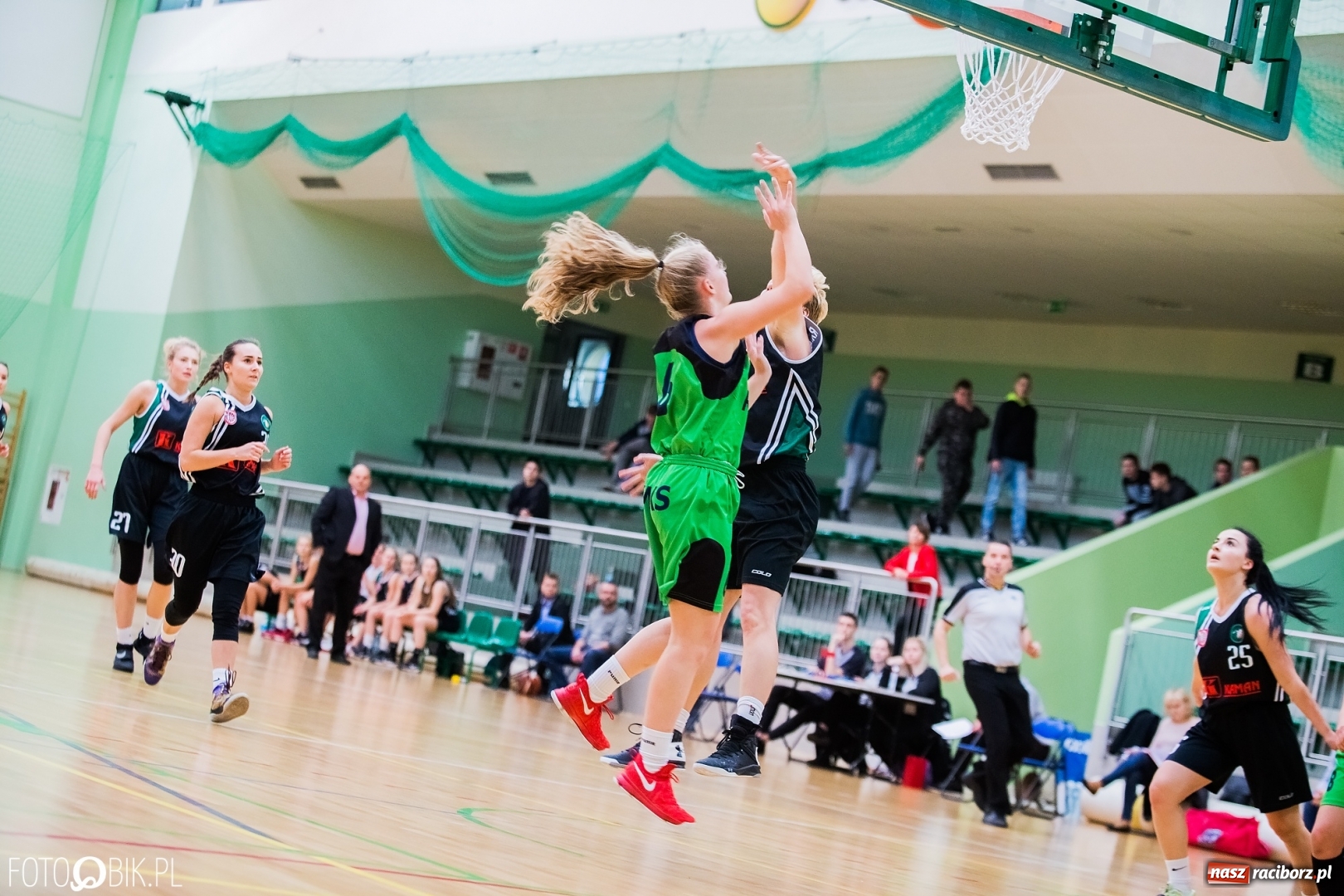 Zdjęcie w galerii na portalu naszraciborz.pl: Historyczny mecz za nami. Koszykarki RKK AZS Racibórz po raz pierwszy powalczyły o punkty wiadomości z regionu