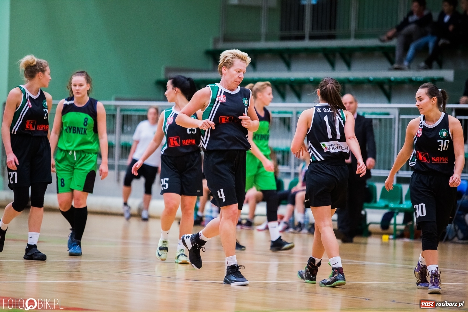 Zdjęcie w galerii na portalu naszraciborz.pl: Historyczny mecz za nami. Koszykarki RKK AZS Racibórz po raz pierwszy powalczyły o punkty wiadomości z regionu