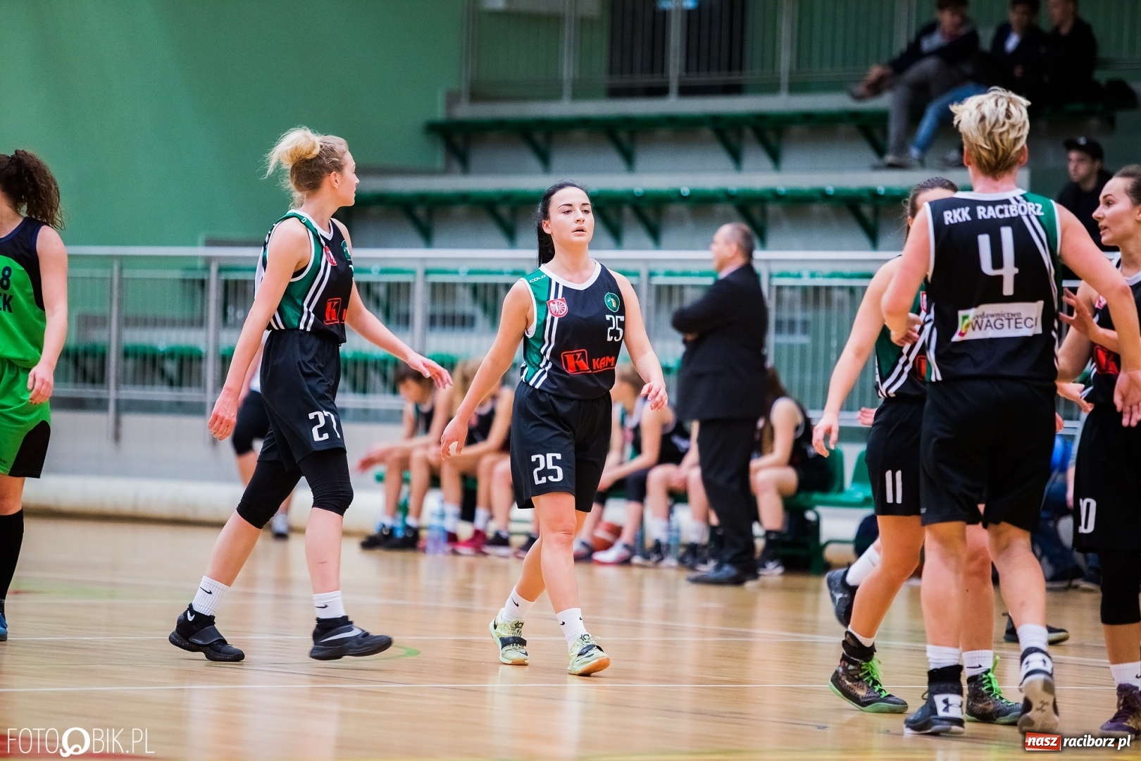 Zdjęcie w galerii na portalu naszraciborz.pl: Historyczny mecz za nami. Koszykarki RKK AZS Racibórz po raz pierwszy powalczyły o punkty wiadomości z regionu