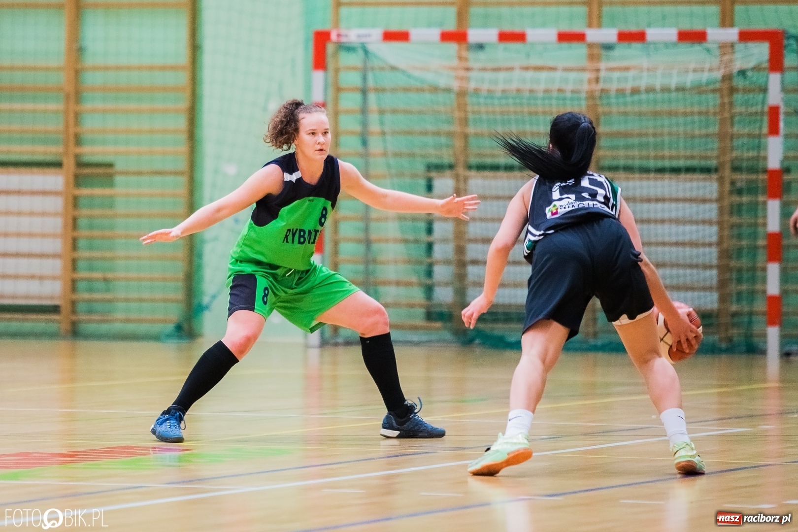 Zdjęcie w galerii na portalu naszraciborz.pl: Historyczny mecz za nami. Koszykarki RKK AZS Racibórz po raz pierwszy powalczyły o punkty wiadomości z regionu