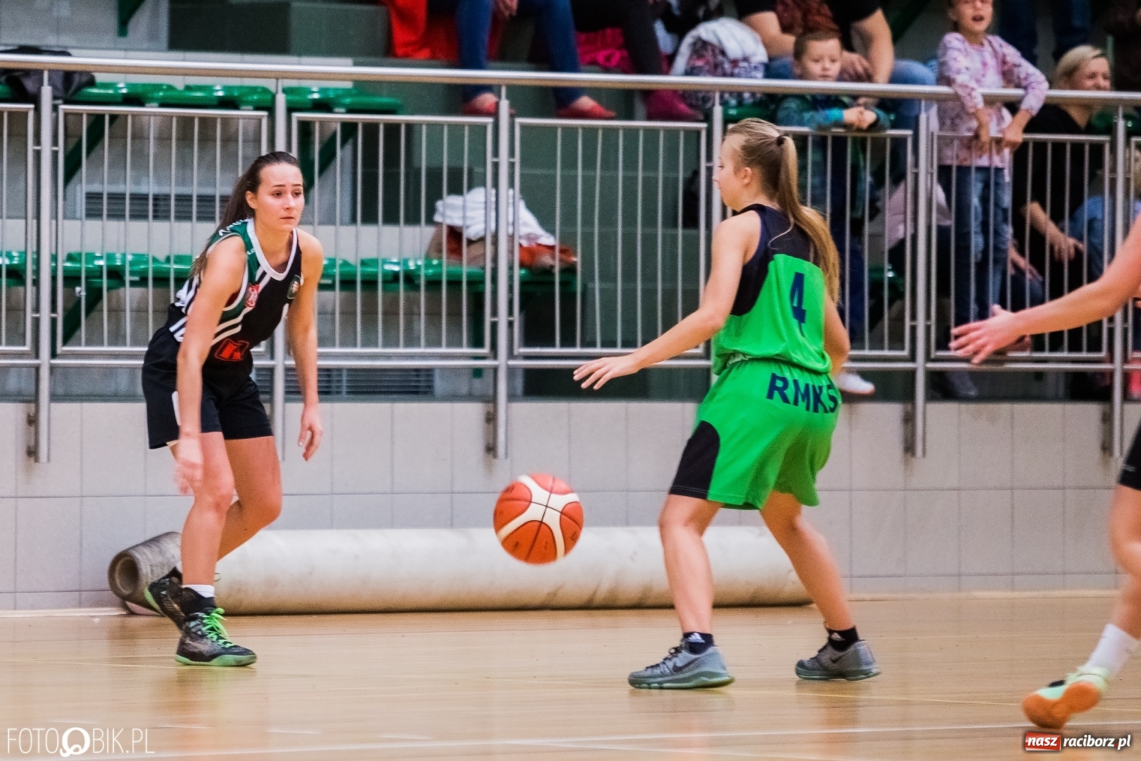 Zdjęcie w galerii na portalu naszraciborz.pl: Historyczny mecz za nami. Koszykarki RKK AZS Racibórz po raz pierwszy powalczyły o punkty wiadomości z regionu