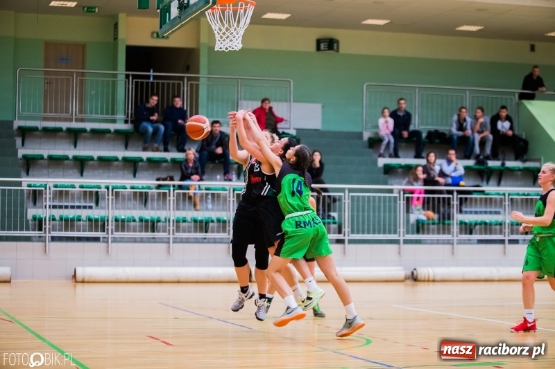 Zdjęcie w galerii na portalu naszraciborz.pl: Historyczny mecz za nami. Koszykarki RKK AZS Racibórz po raz pierwszy powalczyły o punkty wiadomości z regionu