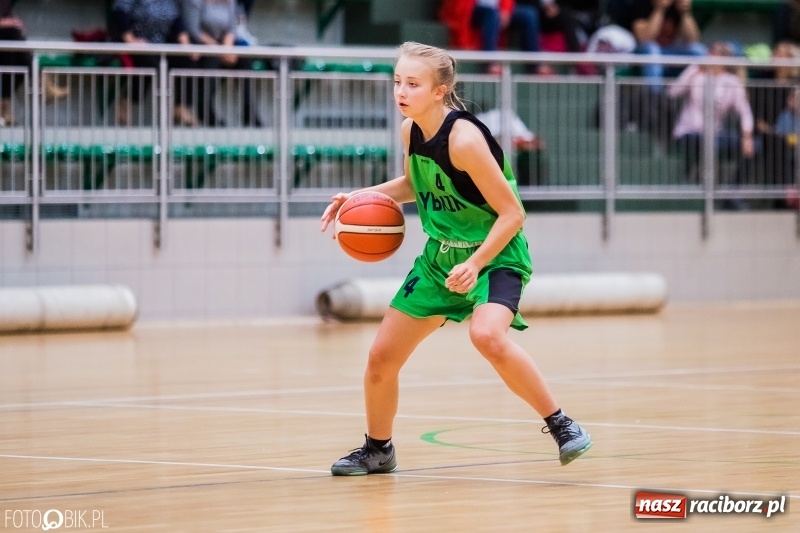 Zdjęcie w galerii na portalu naszraciborz.pl: Historyczny mecz za nami. Koszykarki RKK AZS Racibórz po raz pierwszy powalczyły o punkty wiadomości z regionu