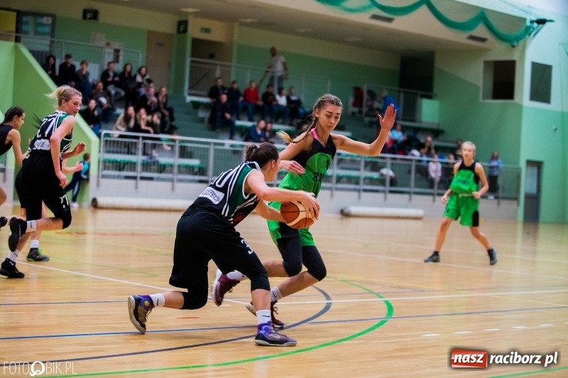 Zdjęcie w galerii na portalu naszraciborz.pl: Historyczny mecz za nami. Koszykarki RKK AZS Racibórz po raz pierwszy powalczyły o punkty wiadomości z regionu