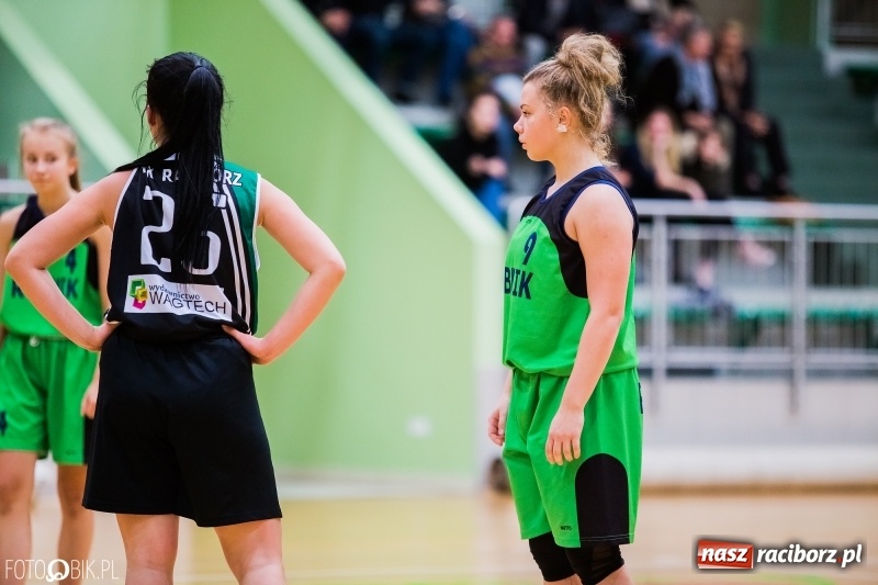 Zdjęcie w galerii na portalu naszraciborz.pl: Historyczny mecz za nami. Koszykarki RKK AZS Racibórz po raz pierwszy powalczyły o punkty wiadomości z regionu