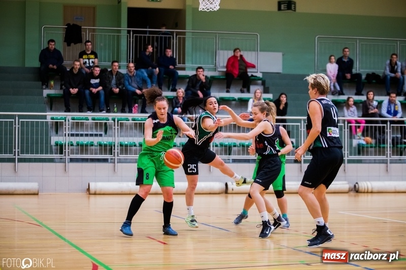 Zdjęcie w galerii na portalu naszraciborz.pl: Historyczny mecz za nami. Koszykarki RKK AZS Racibórz po raz pierwszy powalczyły o punkty wiadomości z regionu