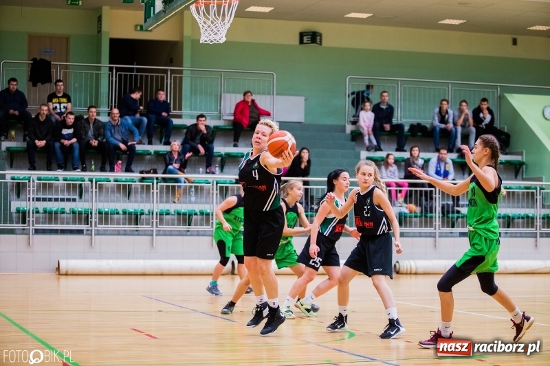 Zdjęcie w galerii na portalu naszraciborz.pl: Historyczny mecz za nami. Koszykarki RKK AZS Racibórz po raz pierwszy powalczyły o punkty wiadomości z regionu