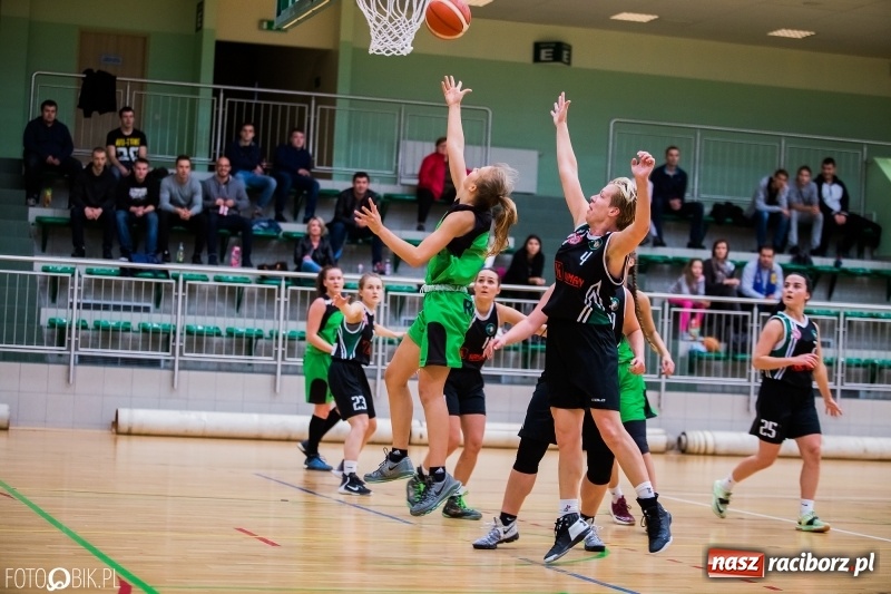 Zdjęcie w galerii na portalu naszraciborz.pl: Historyczny mecz za nami. Koszykarki RKK AZS Racibórz po raz pierwszy powalczyły o punkty wiadomości z regionu