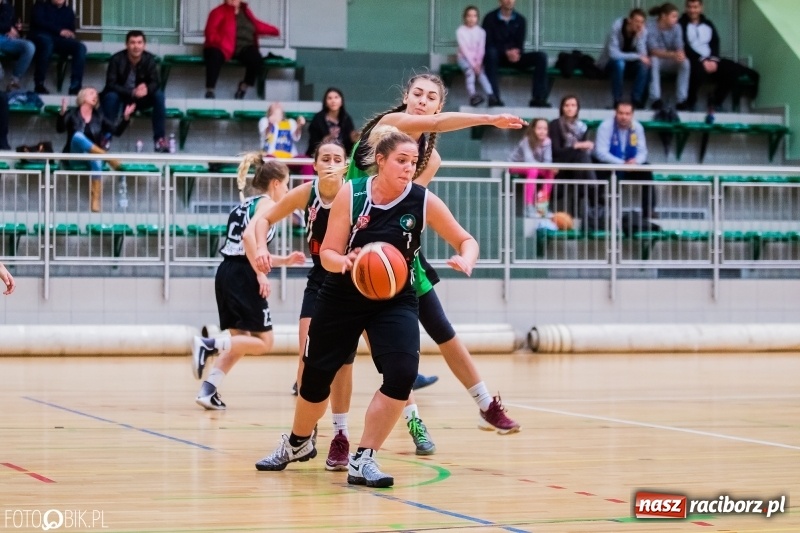 Zdjęcie w galerii na portalu naszraciborz.pl: Historyczny mecz za nami. Koszykarki RKK AZS Racibórz po raz pierwszy powalczyły o punkty wiadomości z regionu