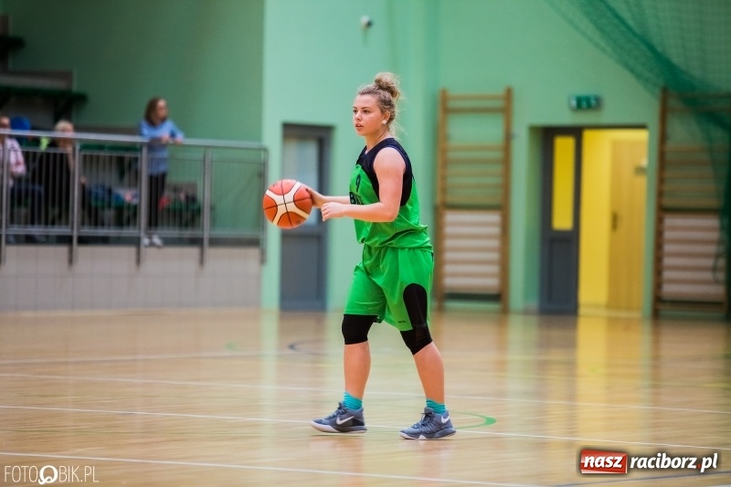 Zdjęcie w galerii na portalu naszraciborz.pl: Historyczny mecz za nami. Koszykarki RKK AZS Racibórz po raz pierwszy powalczyły o punkty wiadomości z regionu
