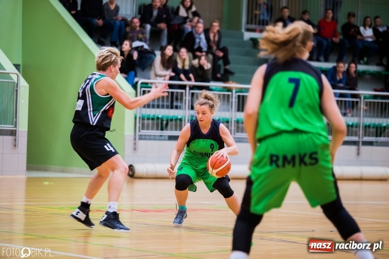 Zdjęcie w galerii na portalu naszraciborz.pl: Historyczny mecz za nami. Koszykarki RKK AZS Racibórz po raz pierwszy powalczyły o punkty wiadomości z regionu