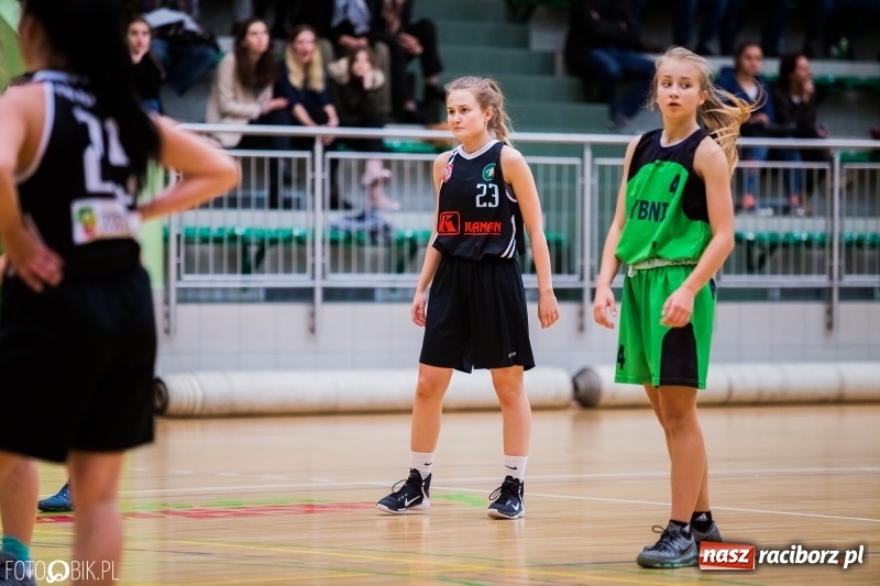 Zdjęcie w galerii na portalu naszraciborz.pl: Historyczny mecz za nami. Koszykarki RKK AZS Racibórz po raz pierwszy powalczyły o punkty wiadomości z regionu