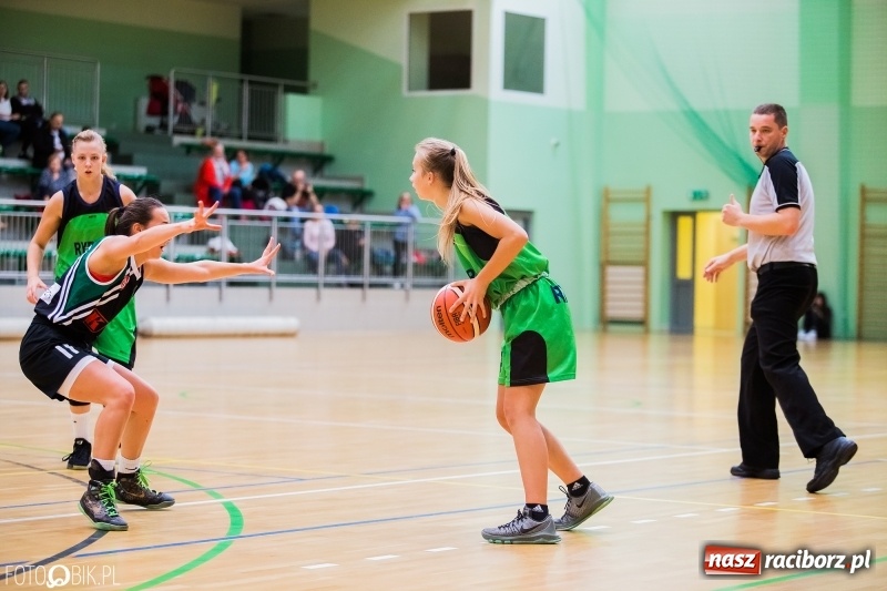 Zdjęcie w galerii na portalu naszraciborz.pl: Historyczny mecz za nami. Koszykarki RKK AZS Racibórz po raz pierwszy powalczyły o punkty wiadomości z regionu
