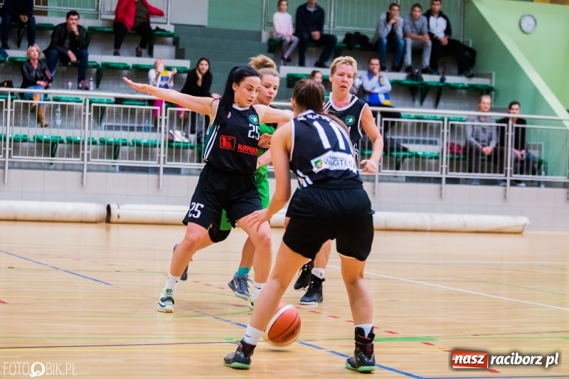 Zdjęcie w galerii na portalu naszraciborz.pl: Historyczny mecz za nami. Koszykarki RKK AZS Racibórz po raz pierwszy powalczyły o punkty wiadomości z regionu