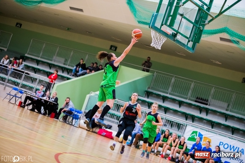 Zdjęcie w galerii na portalu naszraciborz.pl: Historyczny mecz za nami. Koszykarki RKK AZS Racibórz po raz pierwszy powalczyły o punkty wiadomości z regionu