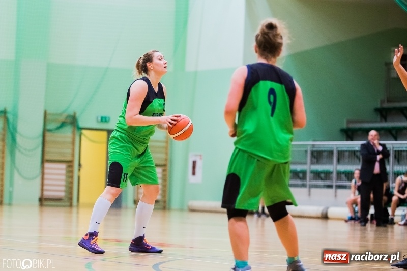 Zdjęcie w galerii na portalu naszraciborz.pl: Historyczny mecz za nami. Koszykarki RKK AZS Racibórz po raz pierwszy powalczyły o punkty wiadomości z regionu
