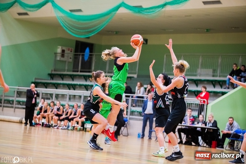 Zdjęcie w galerii na portalu naszraciborz.pl: Historyczny mecz za nami. Koszykarki RKK AZS Racibórz po raz pierwszy powalczyły o punkty wiadomości z regionu