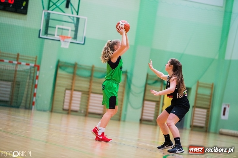 Zdjęcie w galerii na portalu naszraciborz.pl: Historyczny mecz za nami. Koszykarki RKK AZS Racibórz po raz pierwszy powalczyły o punkty wiadomości z regionu