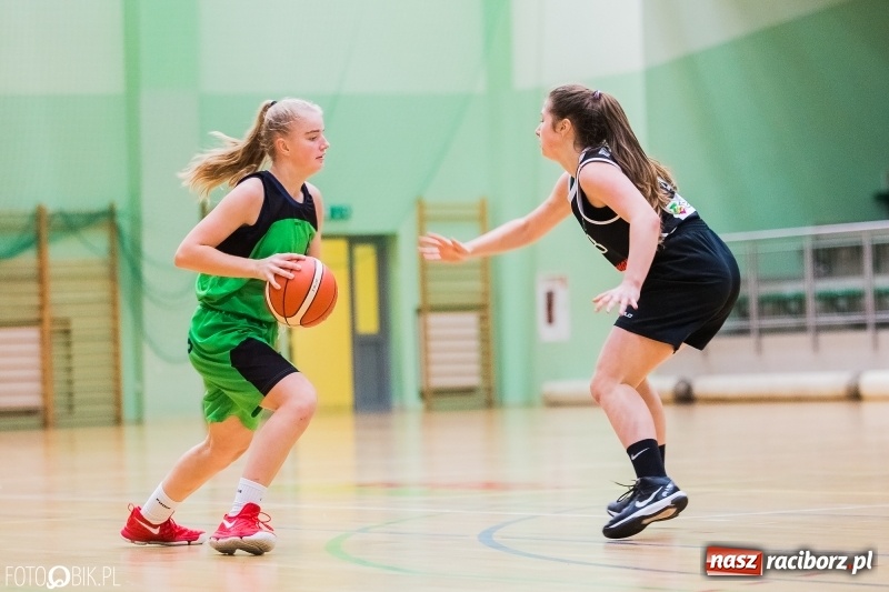 Zdjęcie w galerii na portalu naszraciborz.pl: Historyczny mecz za nami. Koszykarki RKK AZS Racibórz po raz pierwszy powalczyły o punkty wiadomości z regionu