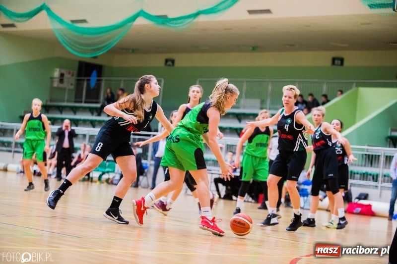 Zdjęcie w galerii na portalu naszraciborz.pl: Historyczny mecz za nami. Koszykarki RKK AZS Racibórz po raz pierwszy powalczyły o punkty wiadomości z regionu