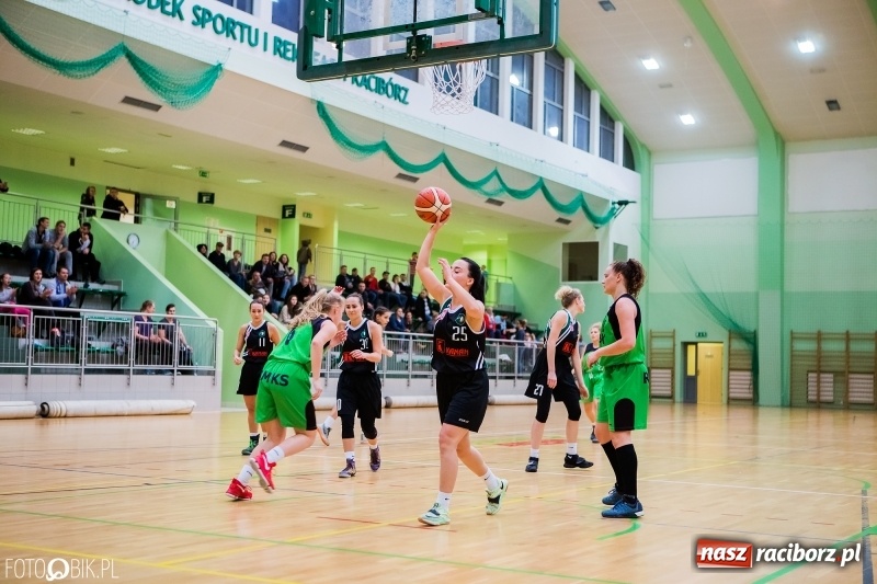 Zdjęcie w galerii na portalu naszraciborz.pl: Historyczny mecz za nami. Koszykarki RKK AZS Racibórz po raz pierwszy powalczyły o punkty wiadomości z regionu