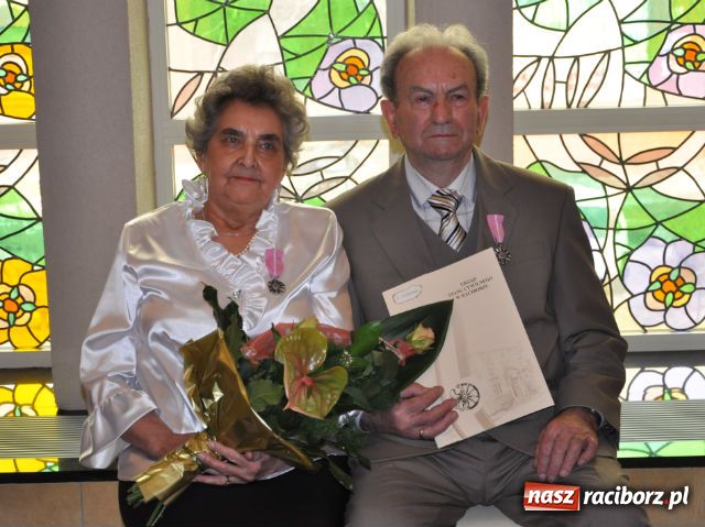 Zdjęcie w galerii na portalu naszraciborz.pl: Życzenia wyśpiewały im przedszkolaki wiadomości z regionu