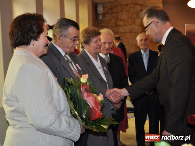 Zdjęcie w galerii na portalu naszraciborz.pl: Życzenia wyśpiewały im przedszkolaki wiadomości z regionu