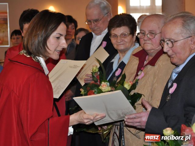 Zdjęcie w galerii na portalu naszraciborz.pl: Życzenia wyśpiewały im przedszkolaki wiadomości z regionu