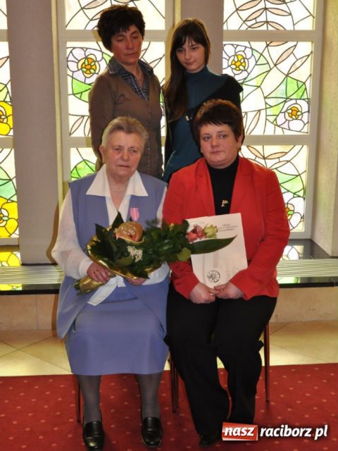 Zdjęcie w galerii na portalu naszraciborz.pl: Życzenia wyśpiewały im przedszkolaki wiadomości z regionu